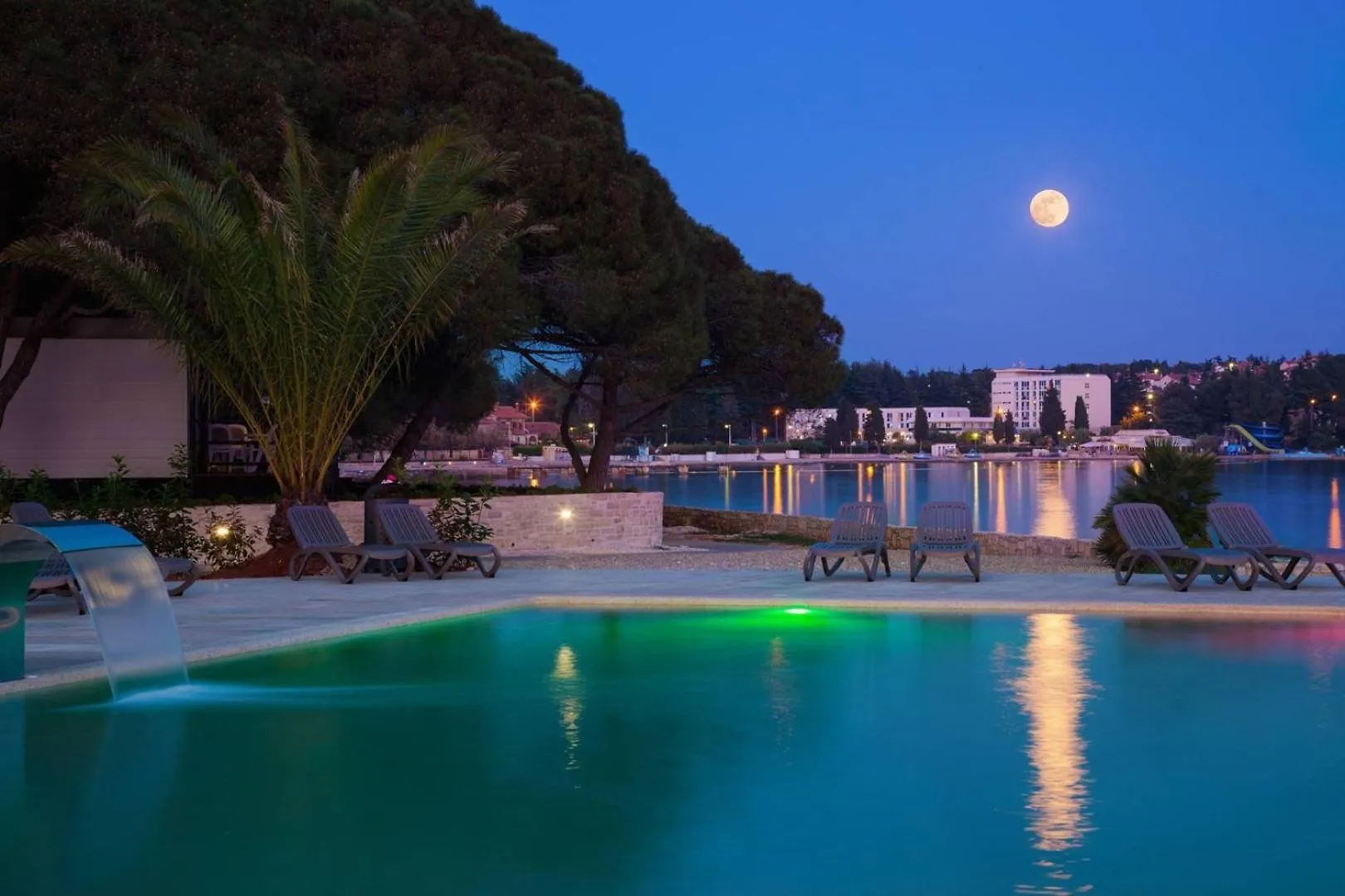 Beach Apartment Stana A2+2 For 4 Persons With Balcony And Sea View Porec